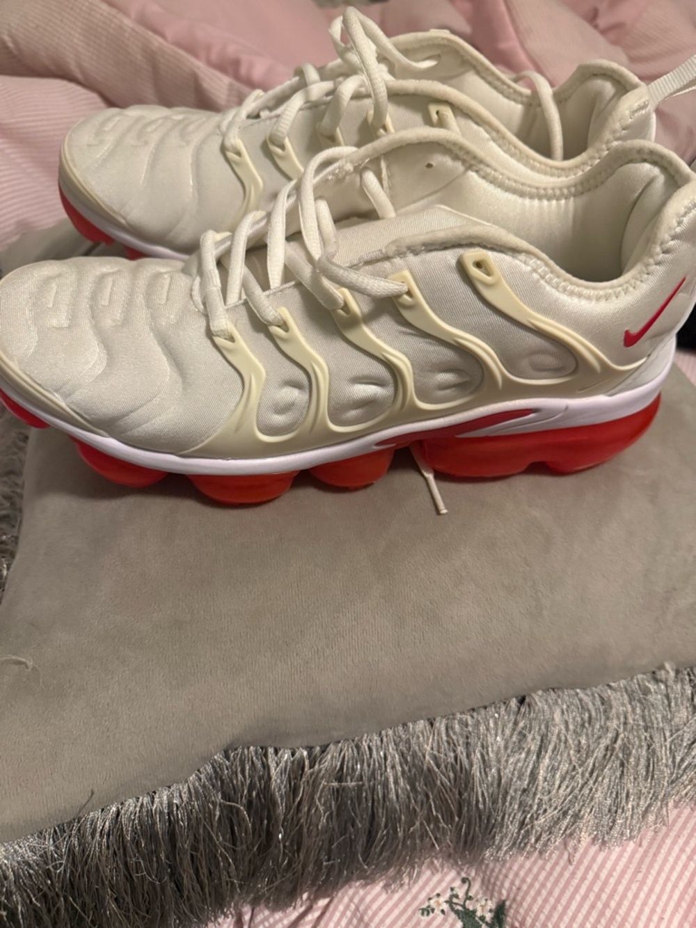 Nike men vapor max White and Red Athletic Shoes